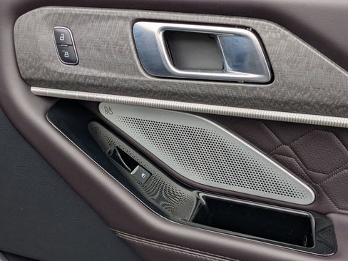 Used 2025 Ford Explorer Platinum w/ LUX Leather Package image 32