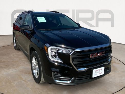 Used 2022 GMC Terrain SLE w/ Driver Convenience Package image 4