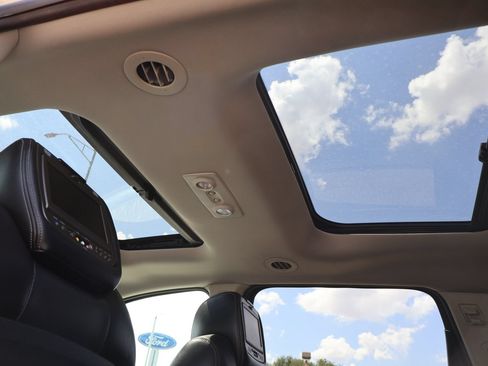 Used 2014 Chevrolet Traverse LTZ FWD image 19