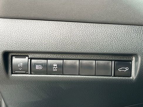 Used 2024 Toyota Venza XLE AWD/4WD image 10