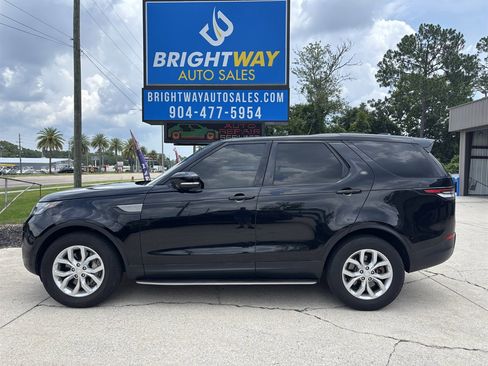 Used 2020 Land Rover Discovery SE image 2