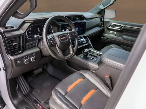 Used 2024 GMC Sierra 1500 AT4 w/ AT4 Premium Package AWD/4WD image 10