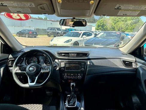 Used 2018 Nissan Rogue SV AWD/4WD image 12