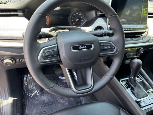 Used 2025 Jeep Compass Latitude AWD/4WD image 28