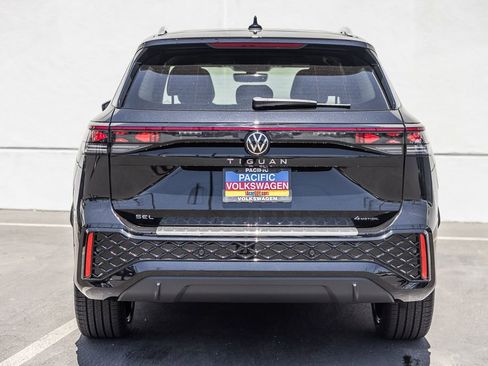 New 2026 Volkswagen Tiguan SEL R-Line AWD/4WD image 4