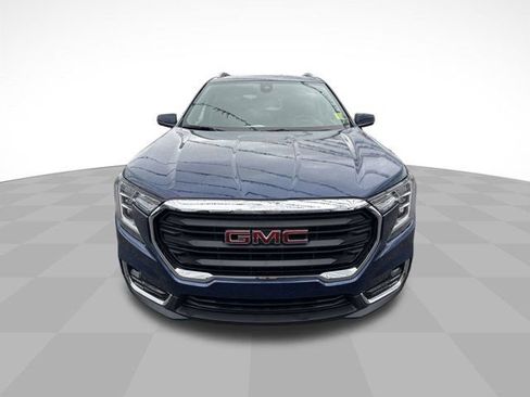 Used 2023 GMC Terrain SLT image 2
