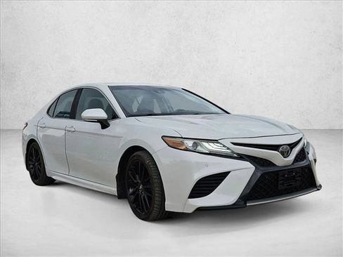 Used 2018 Toyota Camry XSE FWD image 5
