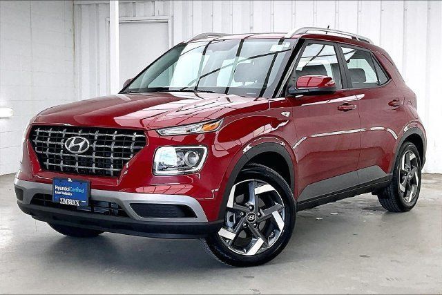 Used 2025 Hyundai Venue SEL FWD image 2