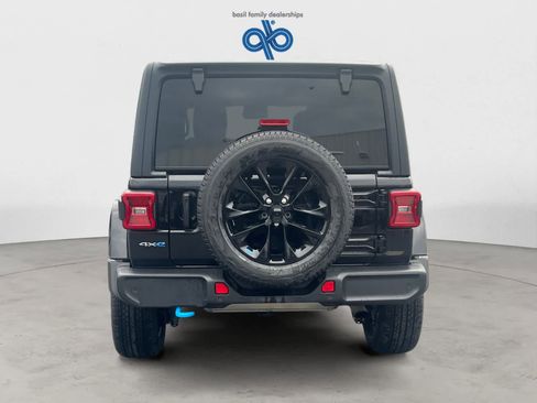 Used 2023 Jeep Wrangler Sahara w/ Cold Weather Group image 8