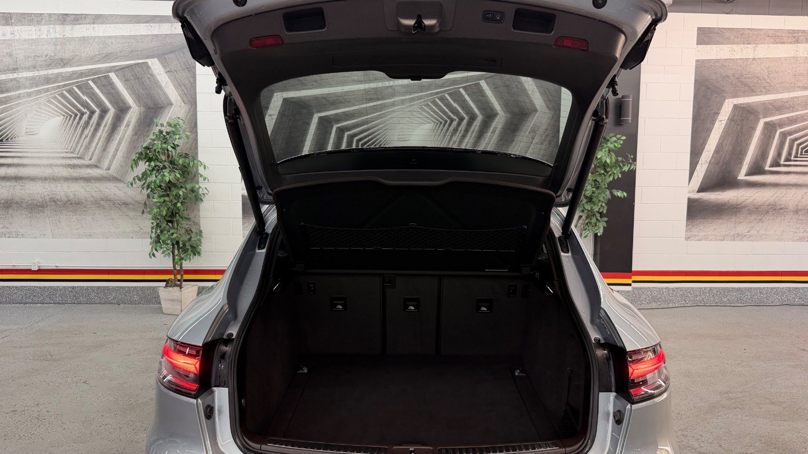 Used 2019 Porsche Macan S w/ Premium Package Plus AWD/4WD image 11