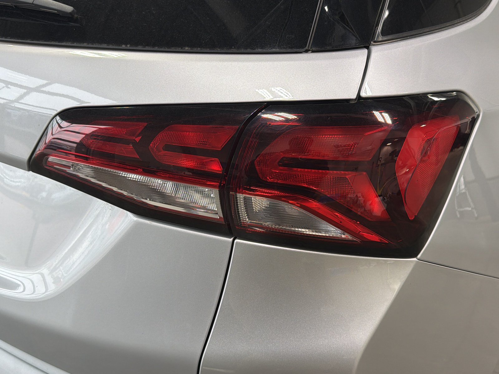 Used 2022 Chevrolet Equinox LT FWD image 16