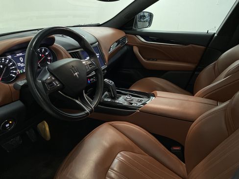 Used 2021 Maserati Levante image 7