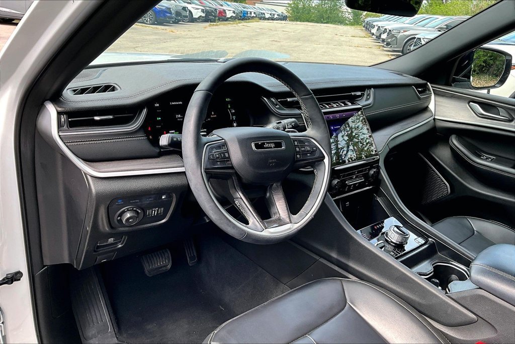 Used 2025 Jeep Grand Cherokee Limited 4xe AWD/4WD image 15