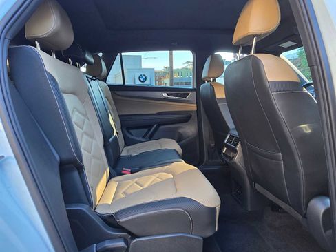 Used 2024 Volkswagen Atlas Cross Sport SE image 12