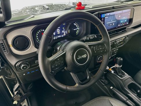 Used 2024 Jeep Wrangler Unlimited w/ Convenience Group AWD/4WD image 22