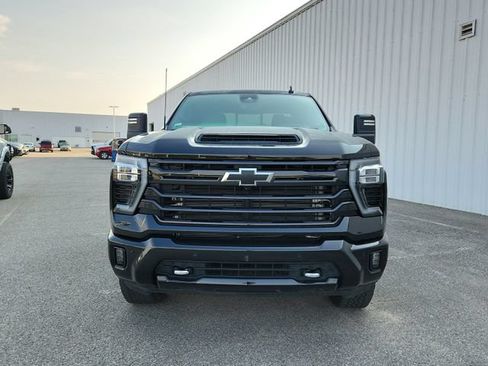 Used 2025 Chevrolet Silverado 2500 High Country w/ Midnight Edition AWD/4WD image 4