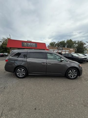 Used 2016 Honda Odyssey Touring Elite image 4