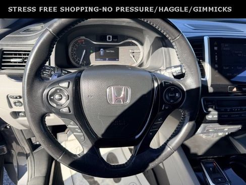 Used 2016 Honda Pilot Touring image 19