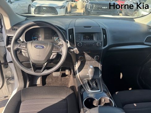 Used 2018 Ford Edge SE FWD image 14
