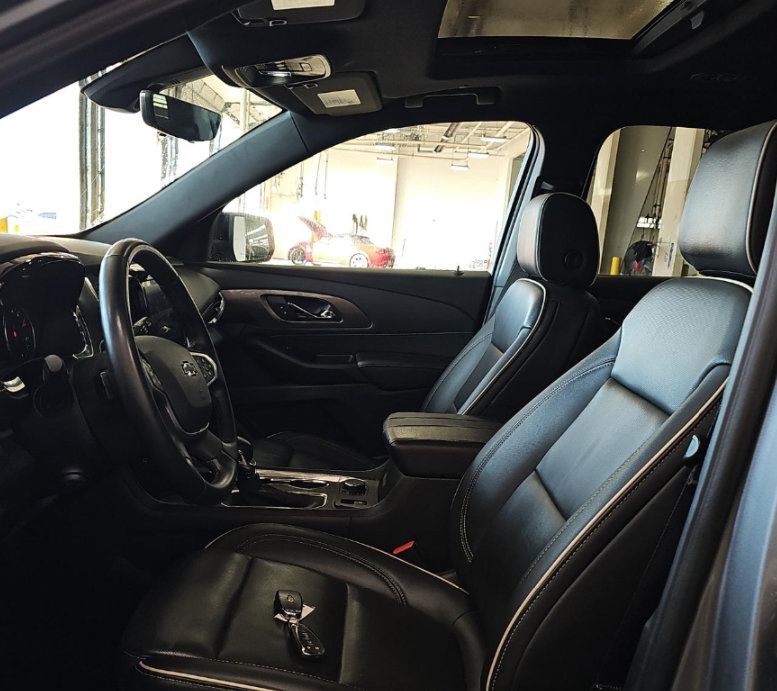 Used 2023 Chevrolet Traverse Premier w/ Redline Edition AWD/4WD image 5