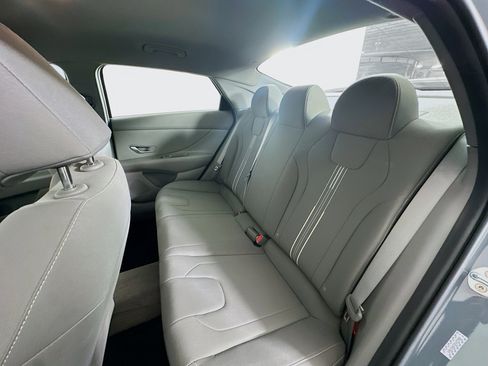 Used 2023 Hyundai Elantra SEL w/ Convenience Package image 26