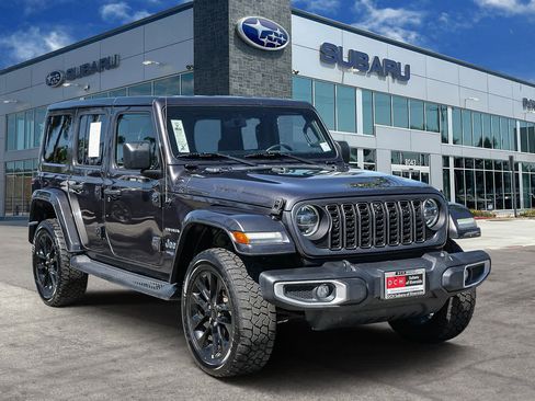 Used 2021 Jeep Wrangler Unlimited Sahara w/ Cold Weather Group AWD/4WD image 3