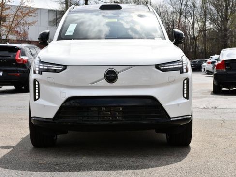 New 2025 Volvo EX90 Plus image 2