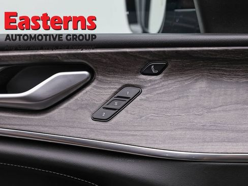 Used 2023 Jeep Grand Cherokee Overland w/ Luxury Tech Group IV AWD/4WD image 23
