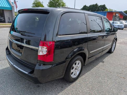 Used 2012 Chrysler Town & Country Touring w/ Entertainment Group #1 FWD image 8