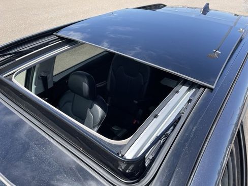 Used 2022 Kia Sorento EX w/ Panoramic Sunroof Package image 9