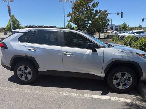Used 2022 Toyota RAV4 LE AWD/4WD image 6