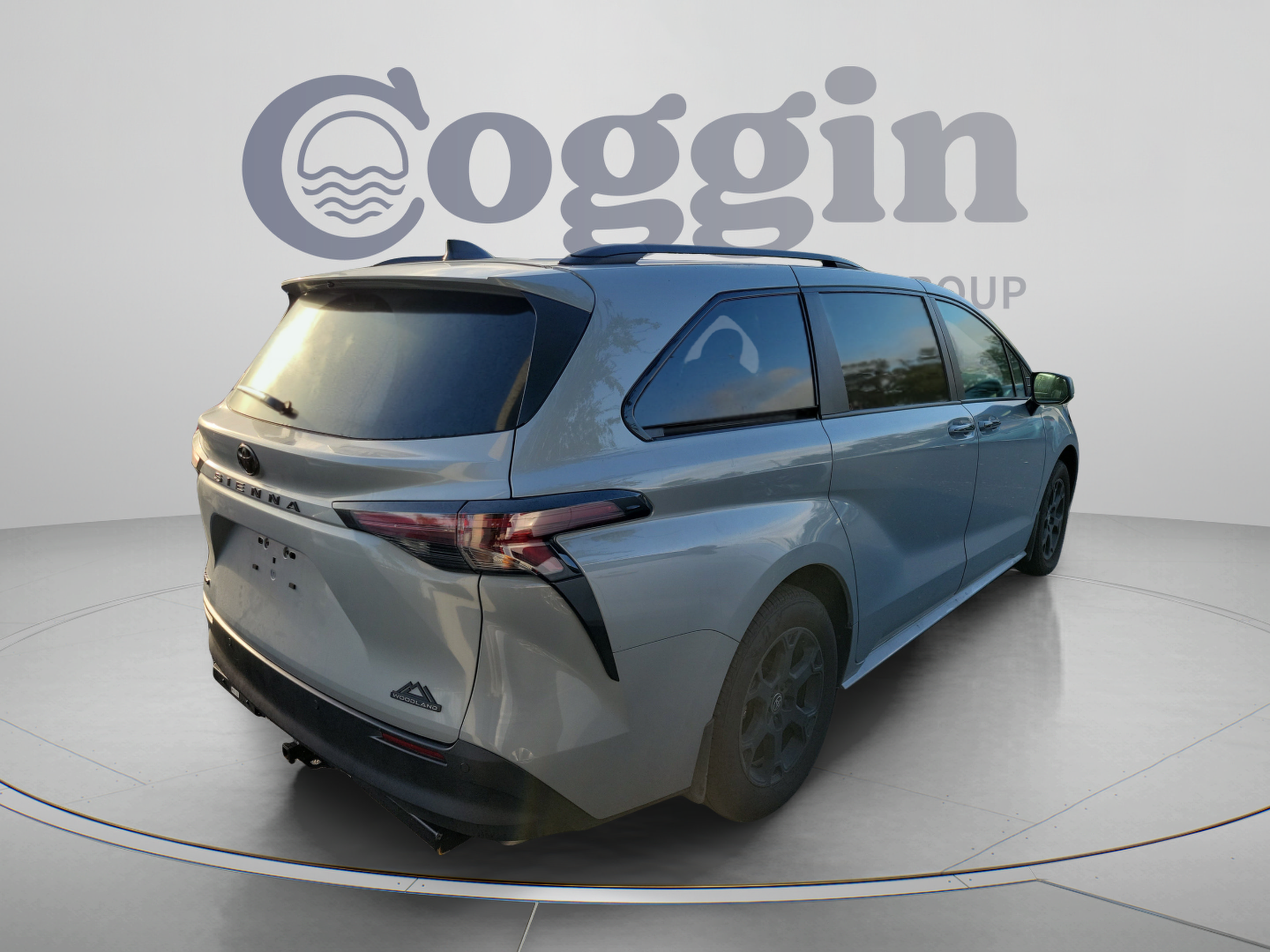 Used 2026 Toyota Sienna XLE Woodland Edition AWD/4WD image 6