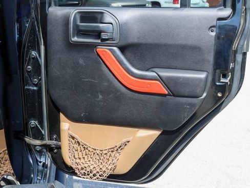 Used 2014 Jeep Wrangler Unlimited Sahara AWD/4WD image 16