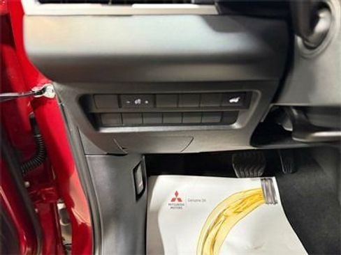 New 2025 Mitsubishi Outlander SE image 28