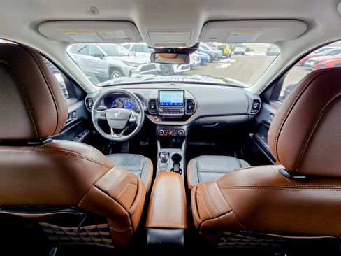 Used 2021 Ford Bronco Sport Outer Banks w/ Outer Banks Package (96D) image 2