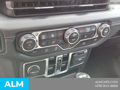 Used 2025 Jeep Wrangler Unlimited Sahara AWD/4WD image 21
