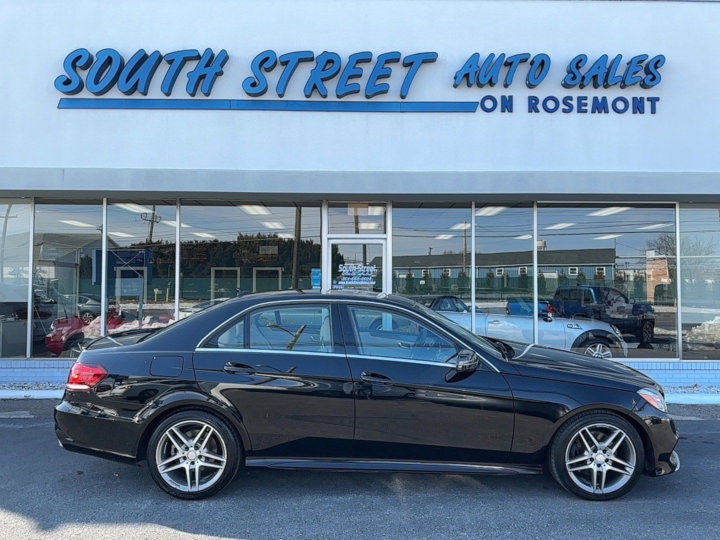 Used 2014 Mercedes-Benz E 350 4MATIC Sedan image 1