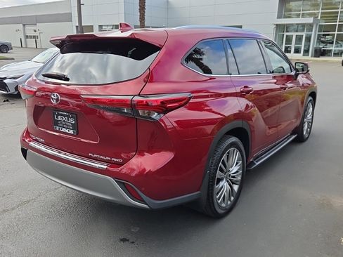Used 2021 Toyota Highlander Platinum image 7