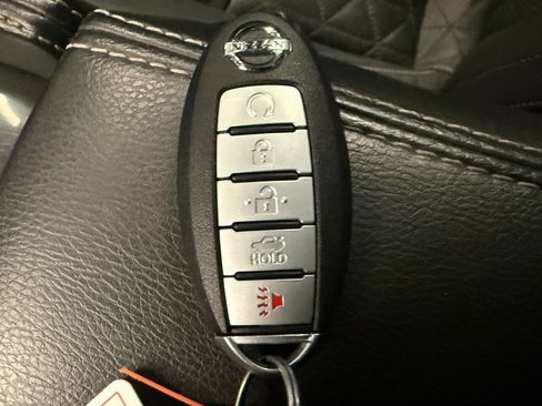 Used 2016 Nissan Maxima Platinum w/ Interior Lighting Package image 18