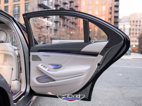 Used 2015 Mercedes-Benz S 550 Sedan w/ Sport Package w/ Sport Package image 48