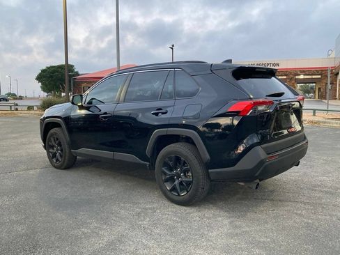 Used 2021 Toyota RAV4 LE FWD image 7