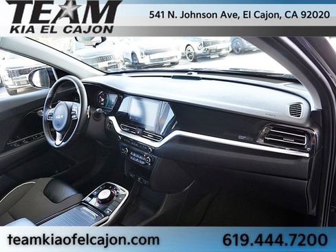 Certified 2022 Kia Niro EX FWD image 11