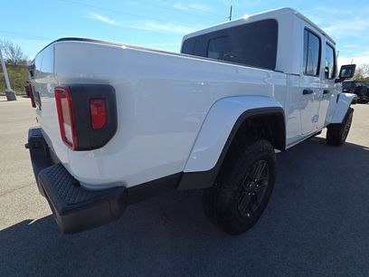 New 2026 Jeep Gladiator Sport