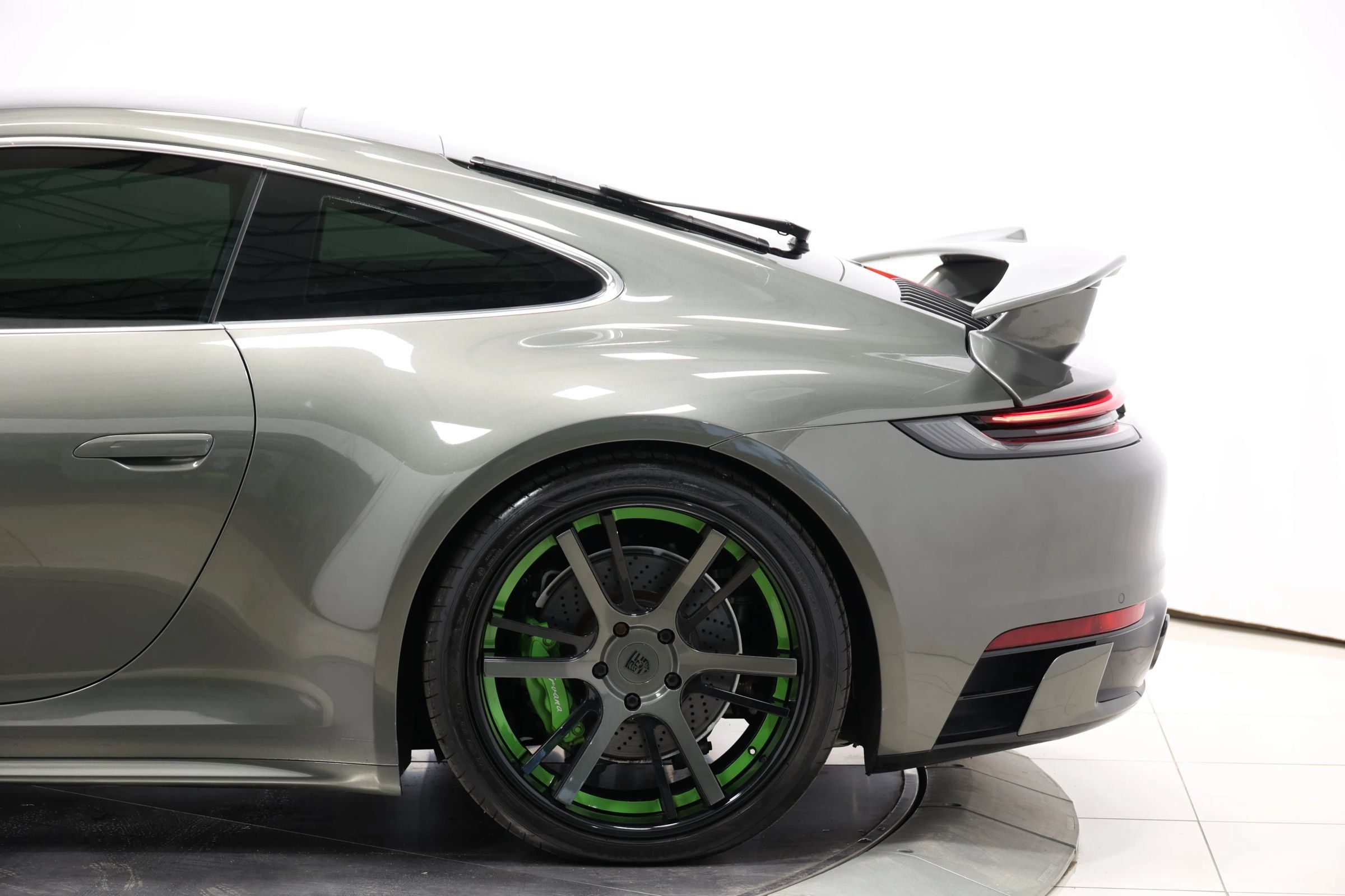 Used 2020 Porsche 911 Carrera 4S AWD/4WD image 11