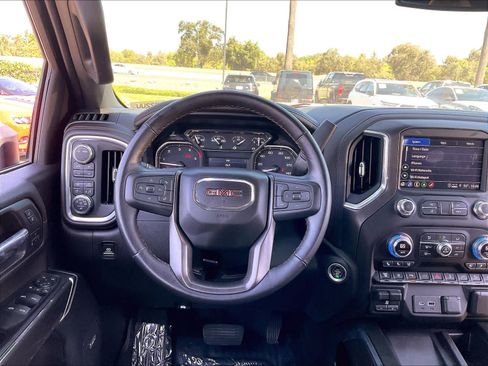 Used 2022 GMC Sierra 2500 AT4 w/ AT4 Preferred Package AWD/4WD image 8