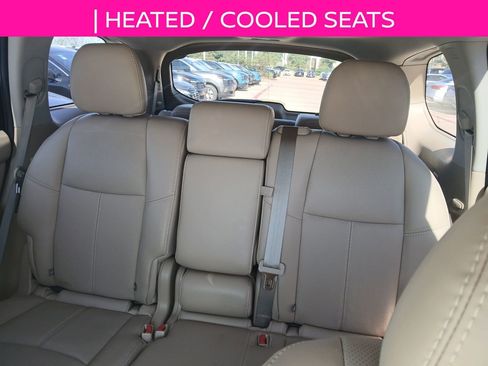 Used 2019 Nissan Pathfinder Platinum image 18