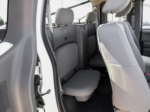 Used 2019 Nissan Frontier S image 31