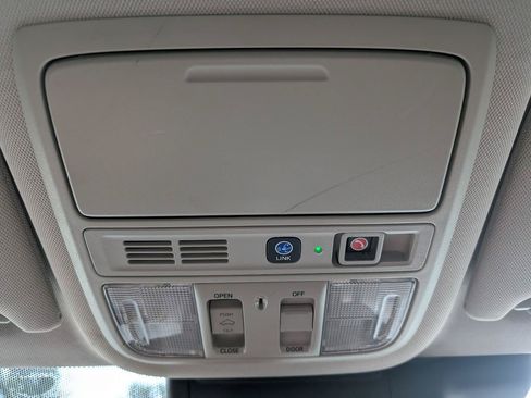 Used 2018 Honda Accord Touring image 35