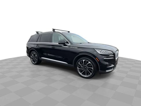 Used 2023 Lincoln Aviator Reserve w/ Equipment Group 201A image 2