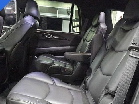 Used 2020 Cadillac Escalade Platinum image 5